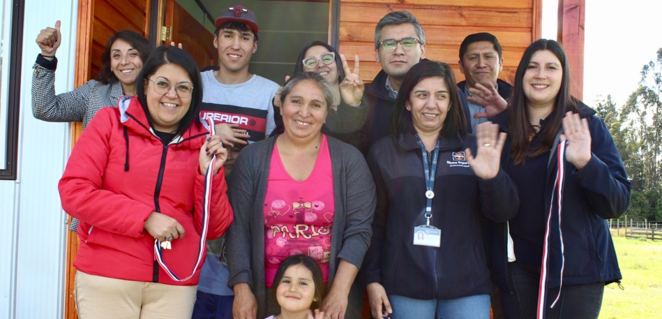 La seremi de la cartera en La Araucanía, Mariela Huillipan, destacó la inversión en la comuna y el apoyo del gobierno que se está entregando a 11 familias más.